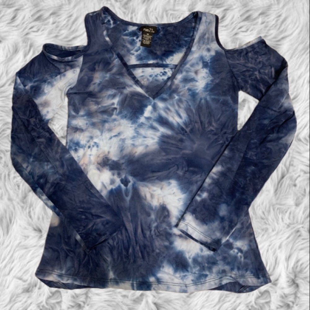 Tie-dye shoulder cutout top